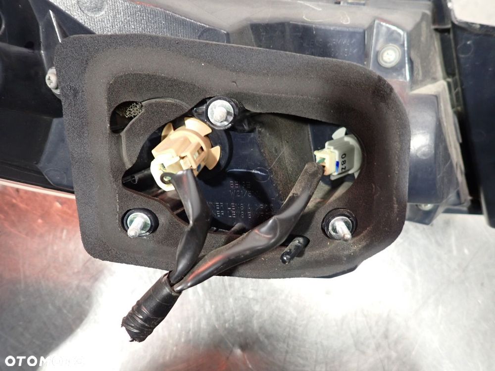 LAMPA PRAWA TYLNA MAZDA 6 - 6