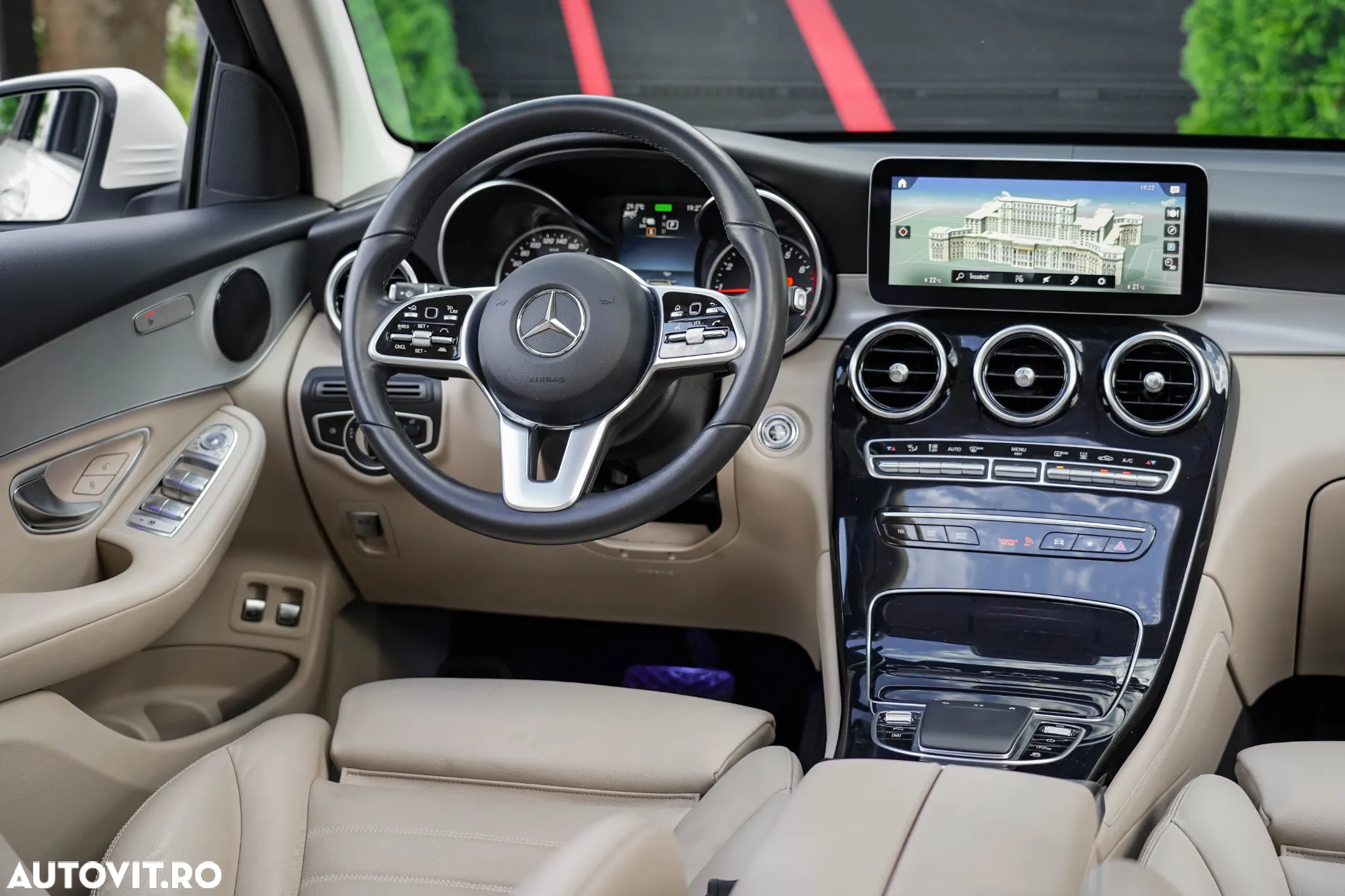 Mercedes-Benz GLC 300 e 4Matic 9G-TRONIC Exclusive - 17