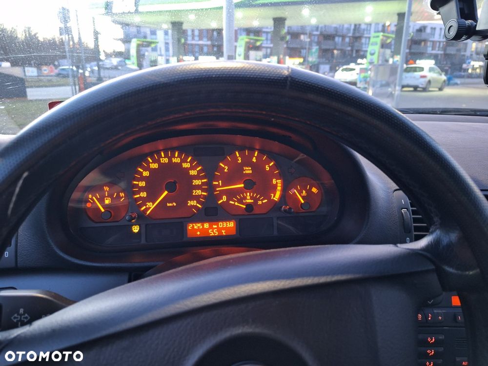 BMW Seria 3 318i - 11