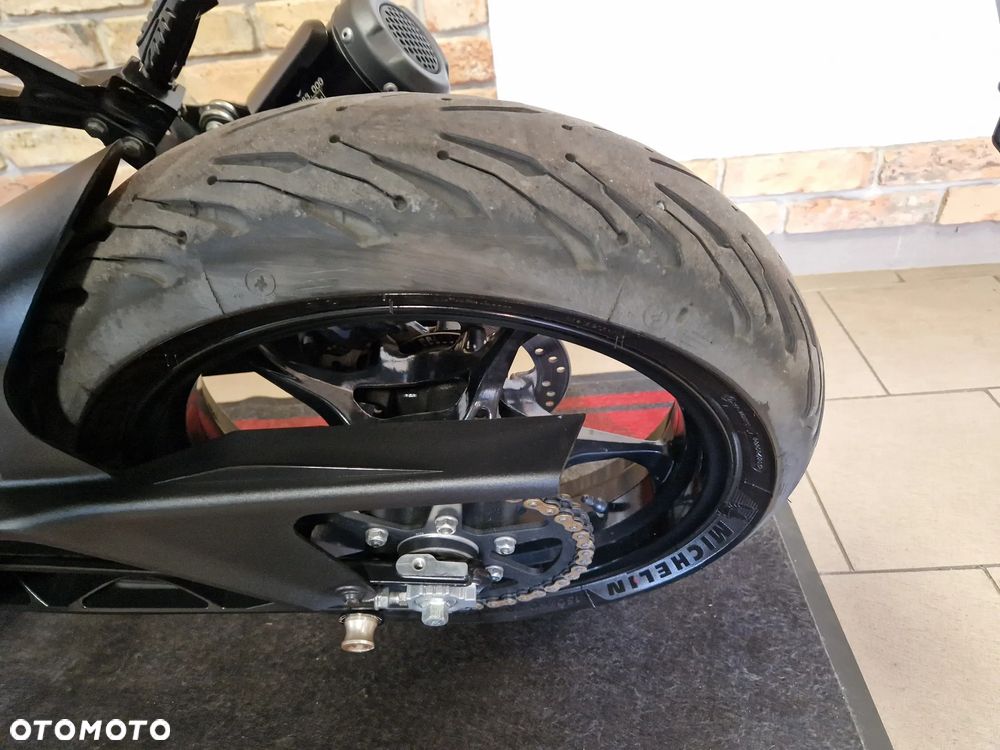 KTM RC 125 - 32