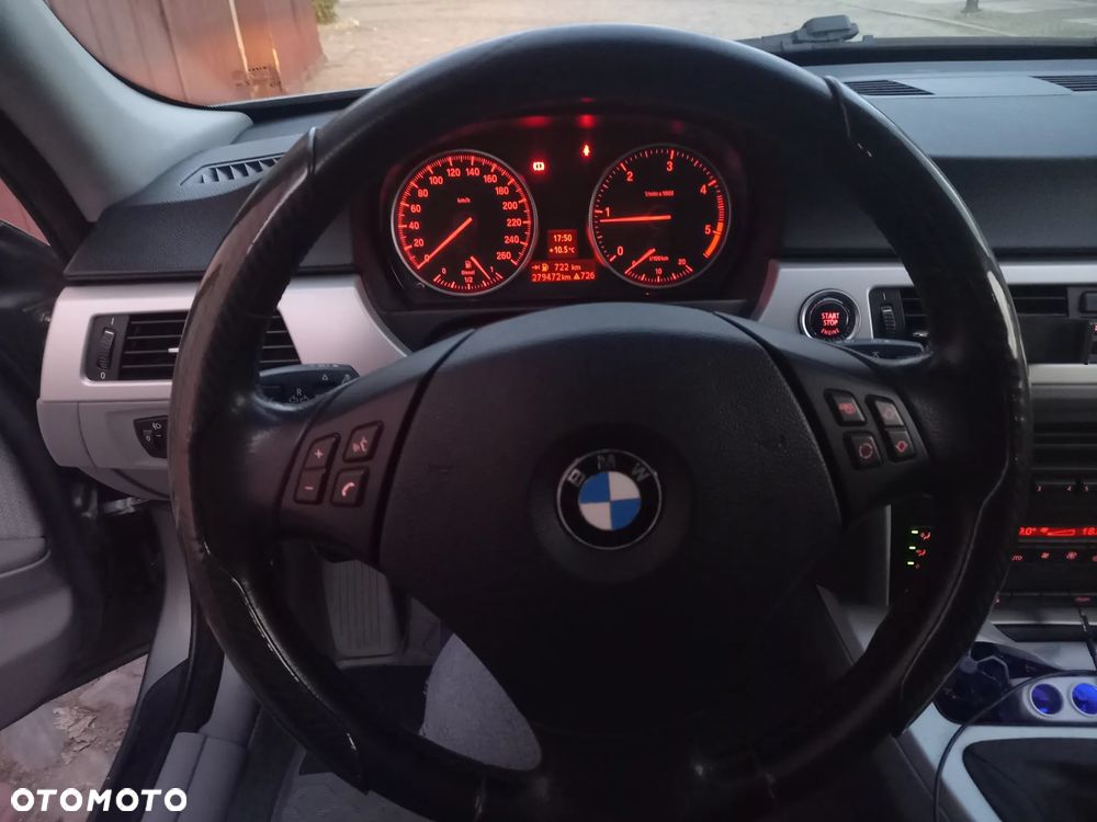 BMW Seria 3 318d - 14