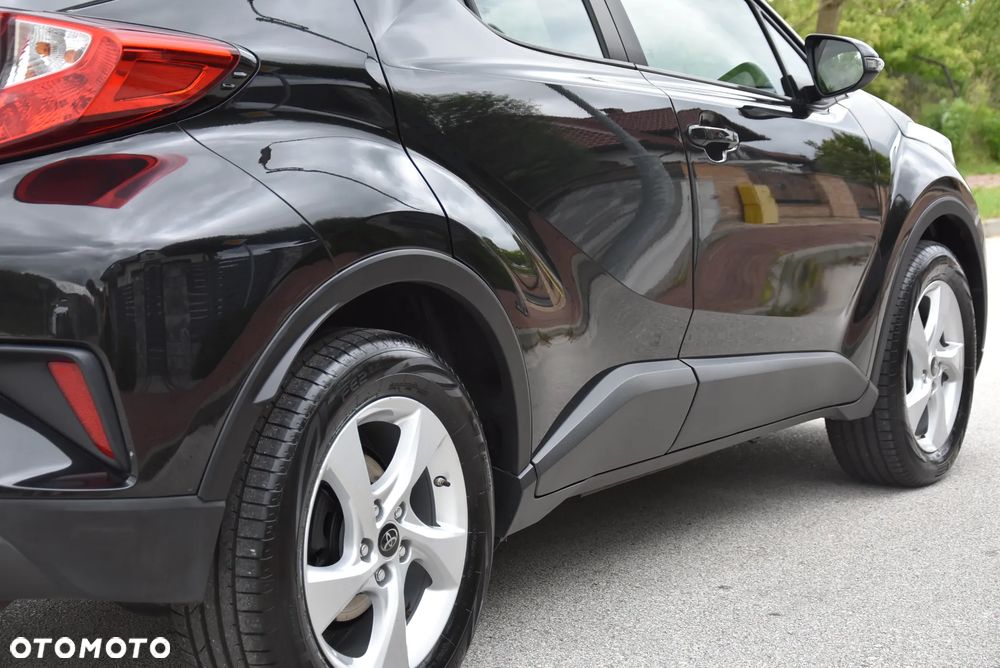 Toyota C-HR 1.2 Turbo Team Deutschland - 20