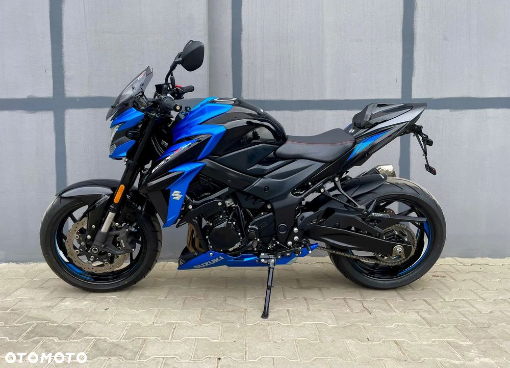 Suzuki GSX - 6
