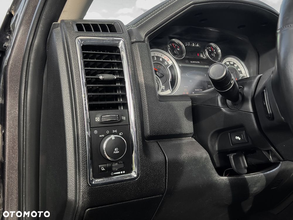 Dodge RAM 1500 5.7 4x4 - 16