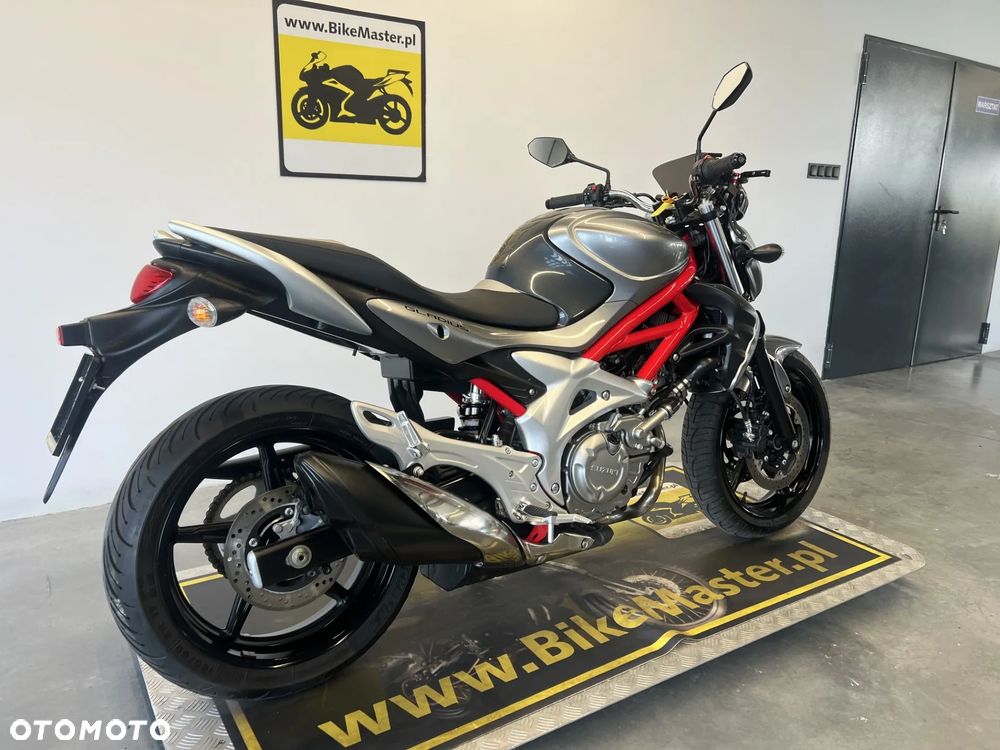 Suzuki Gladius - 6