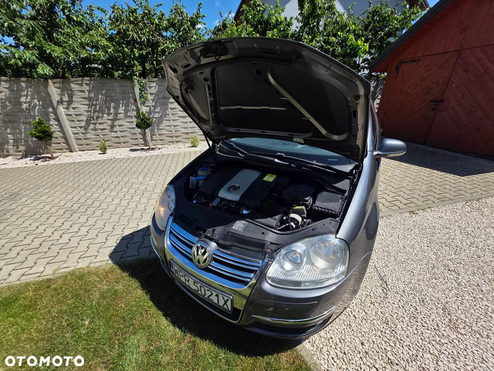 Volkswagen Jetta - 11