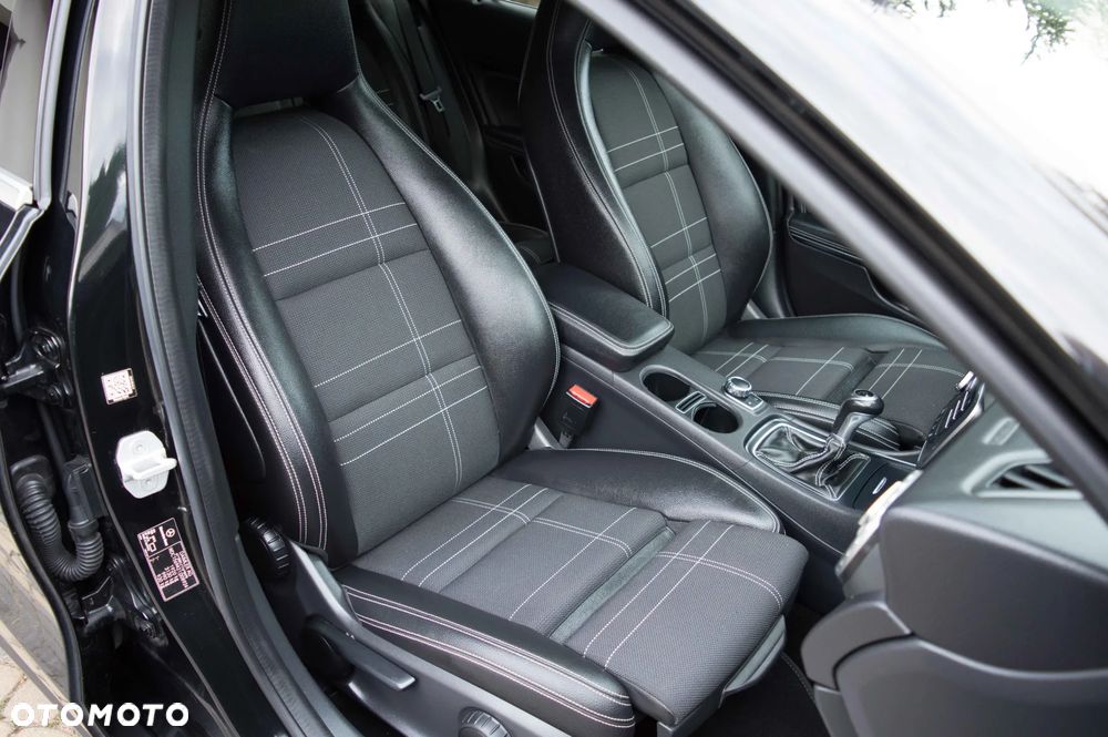 Mercedes-Benz GLA 180 UrbanStyle Edition - 33