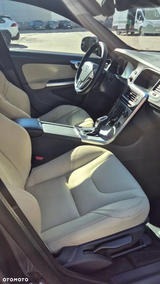 Volvo V60 T3 Drive-E Dynamic Edition (Momentum) - 7