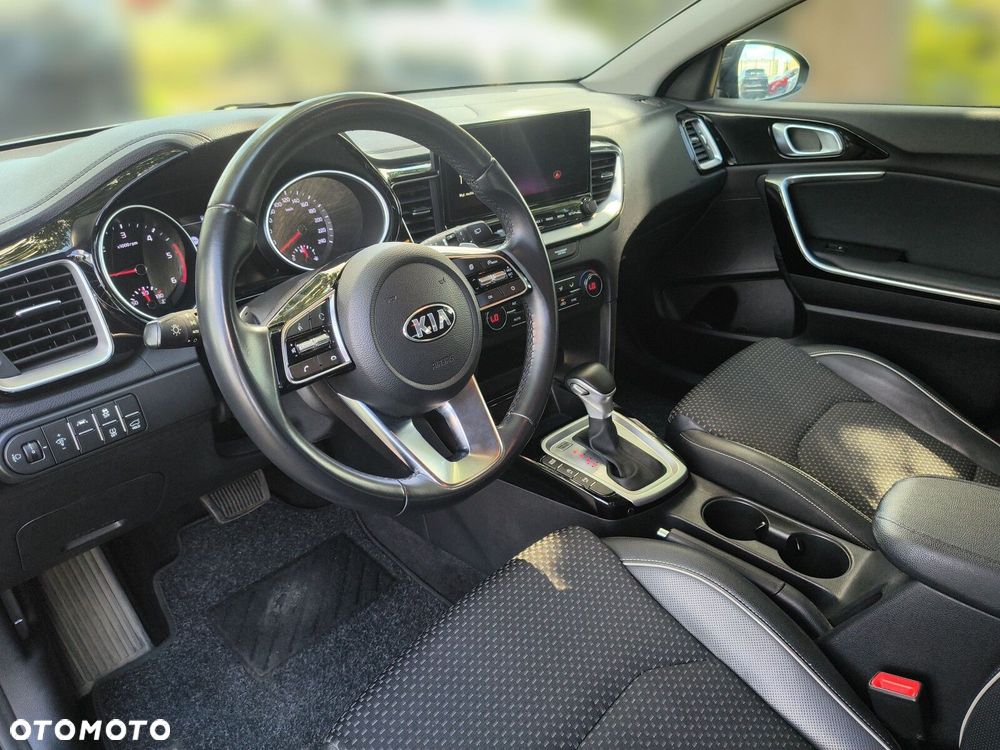 Kia Ceed - 11