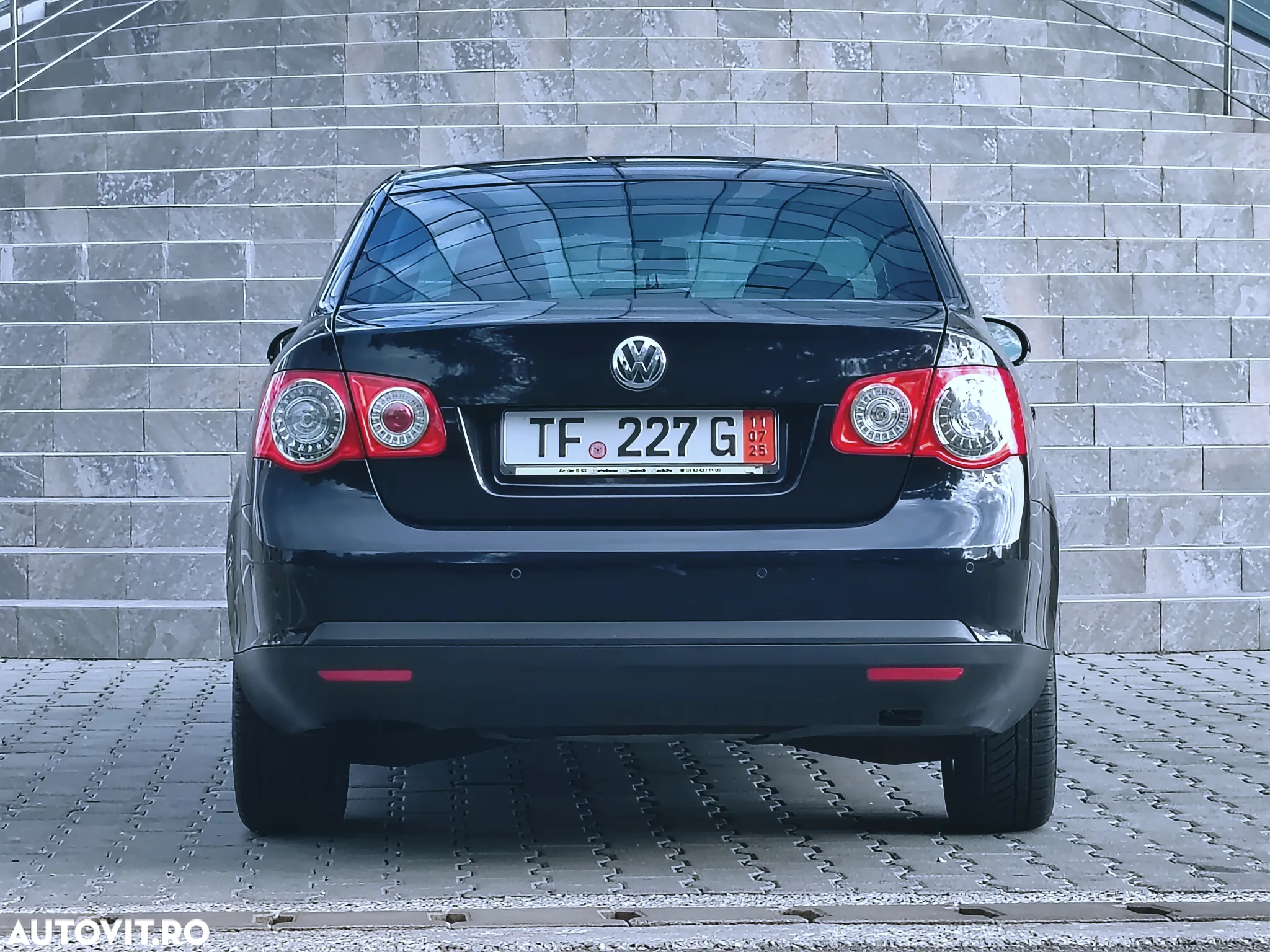 Volkswagen Jetta 1.6 TDI DSG Comfortline - 11