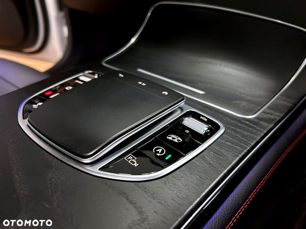 Mercedes-Benz GLC - 31
