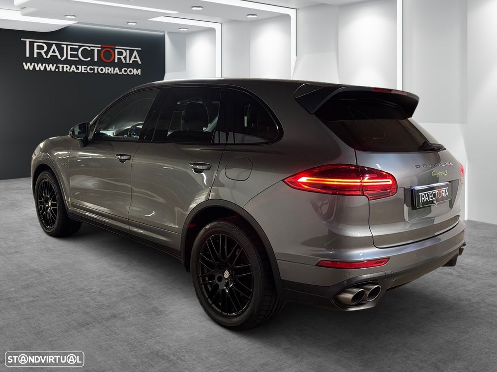 Porsche Cayenne S E-Hybrid - 3