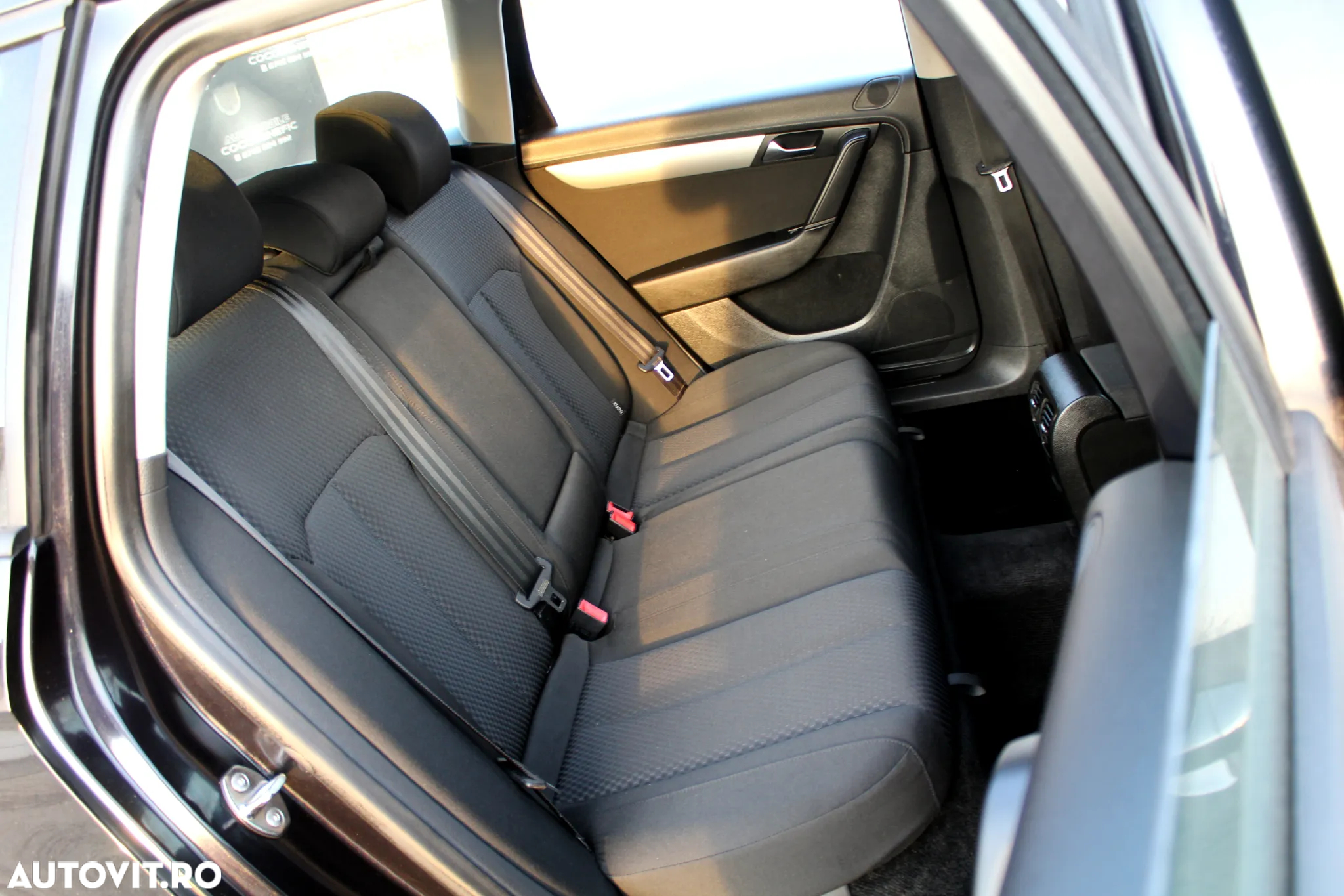 Volkswagen Passat Variant 1.6 TDI BlueMotion Technology Comfortline - 9