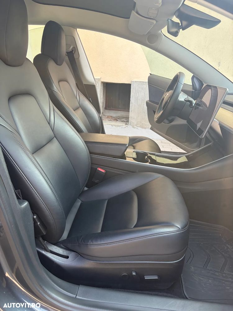 Tesla Model 3 - 25