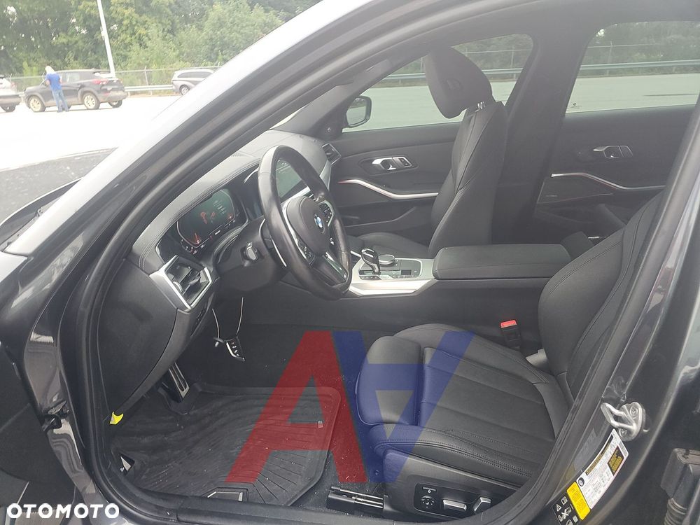 BMW Seria 3 330i xDrive Sport Line - 9
