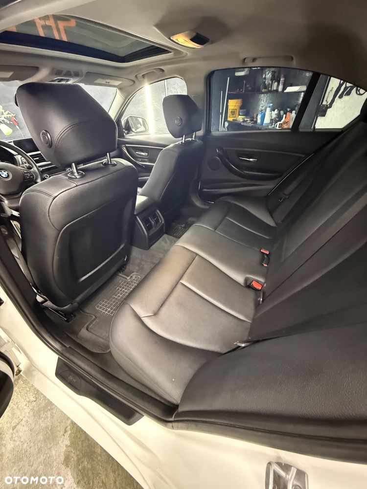 BMW Seria 3 320i - 15