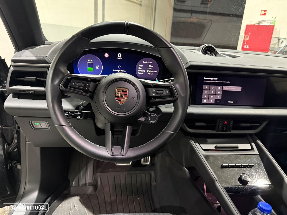 Porsche Macan Electric 4S - 9