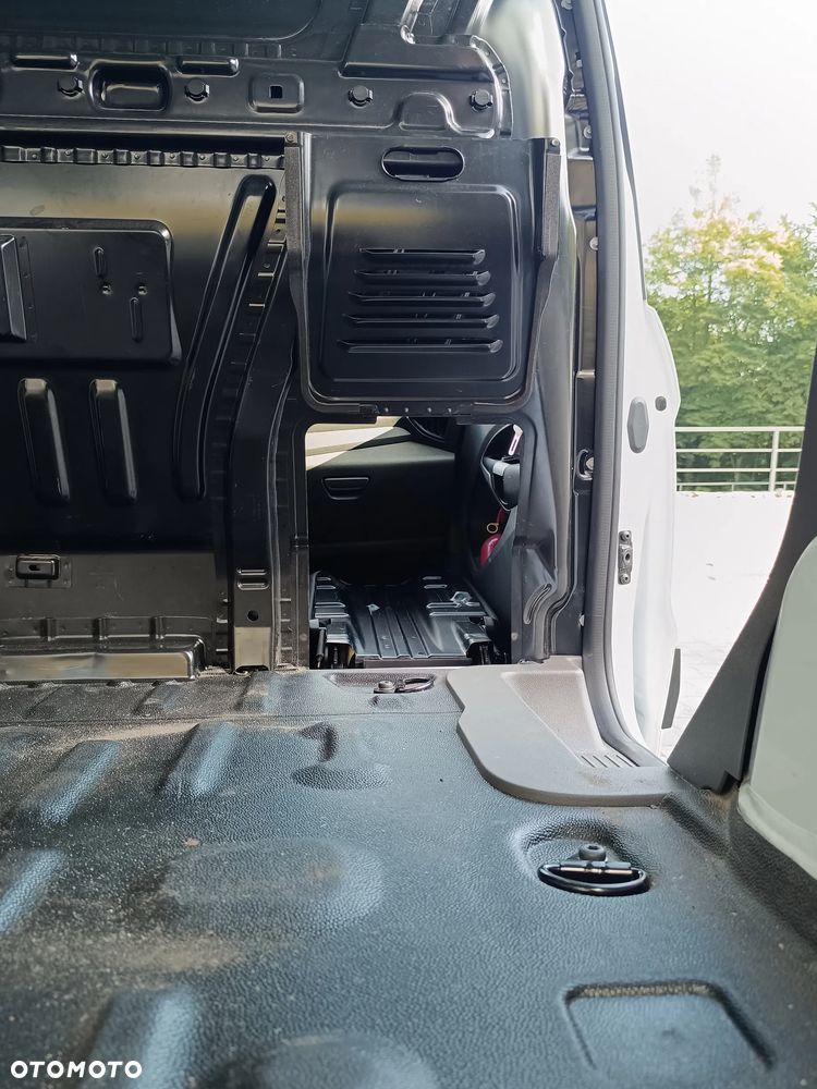 Ford Transit Connect - 23