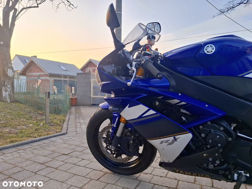 Yamaha R1 - 22