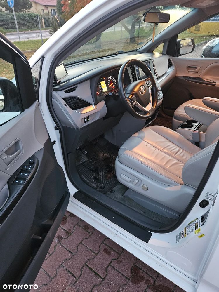 Toyota Sienna 3.5 V6 XLE AWD - 7