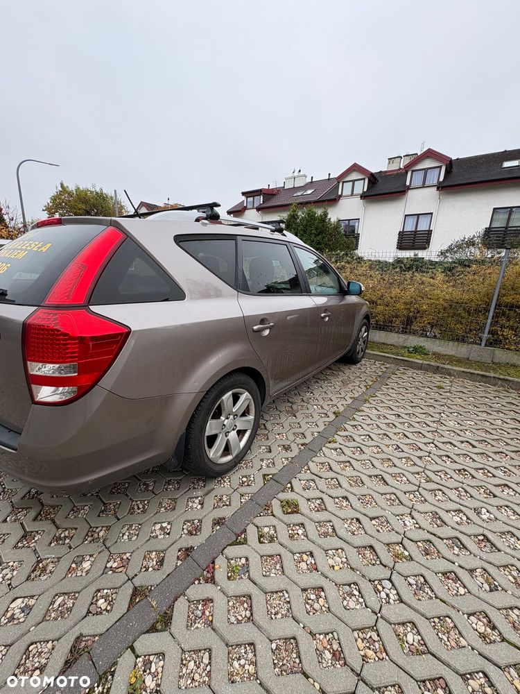 Kia Ceed - 11