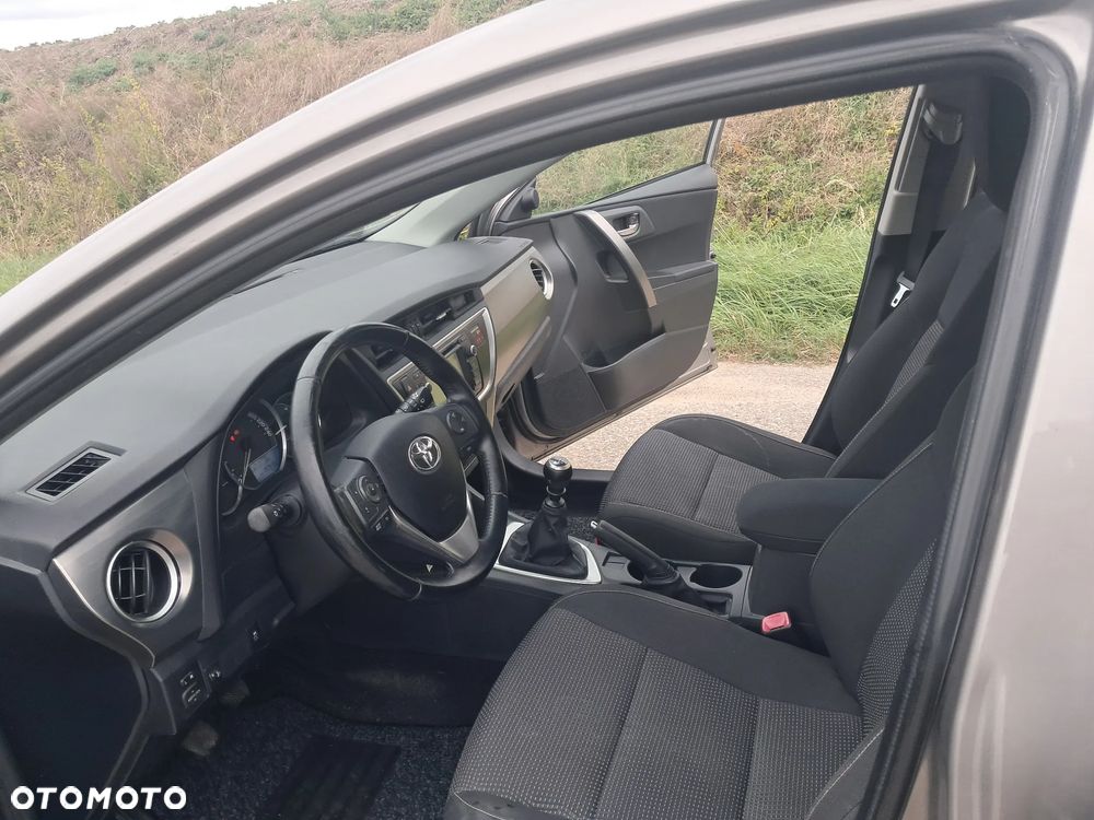 Toyota Auris 1.4 D-4D Active - 11
