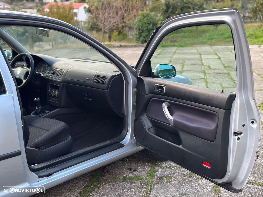 VW Golf 1.6i Confortline - 25