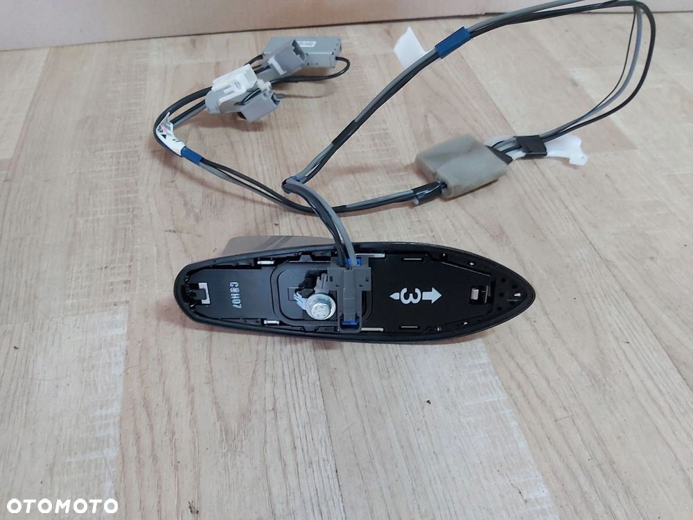 Toyota Prius IV Prime Antena rekin wzmacniacz - 4