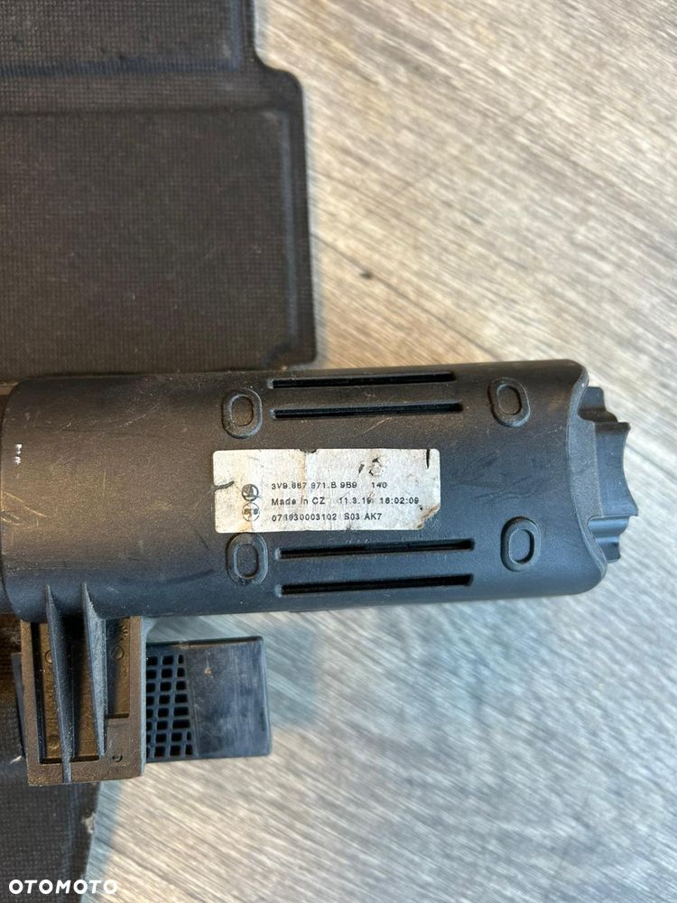 ROLETA BAGAŻNIKA 3V9867871B SKODA SUPERB III 3V LIFT KOMBI 15-24r - 3