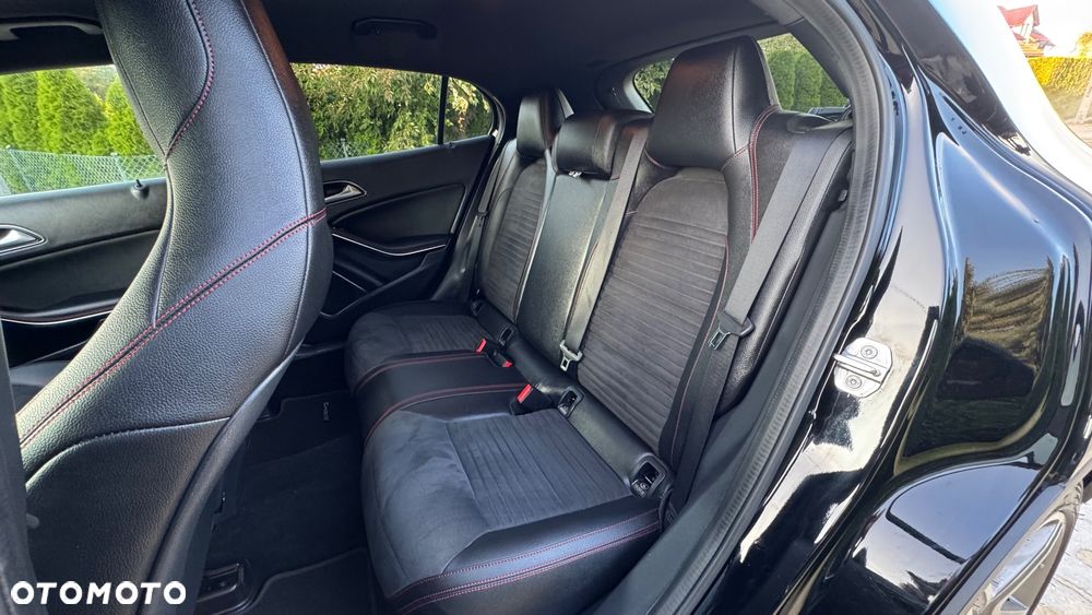 Mercedes-Benz GLA 200 (CDI) d 4Matic 7G-DCT AMG Line - 24