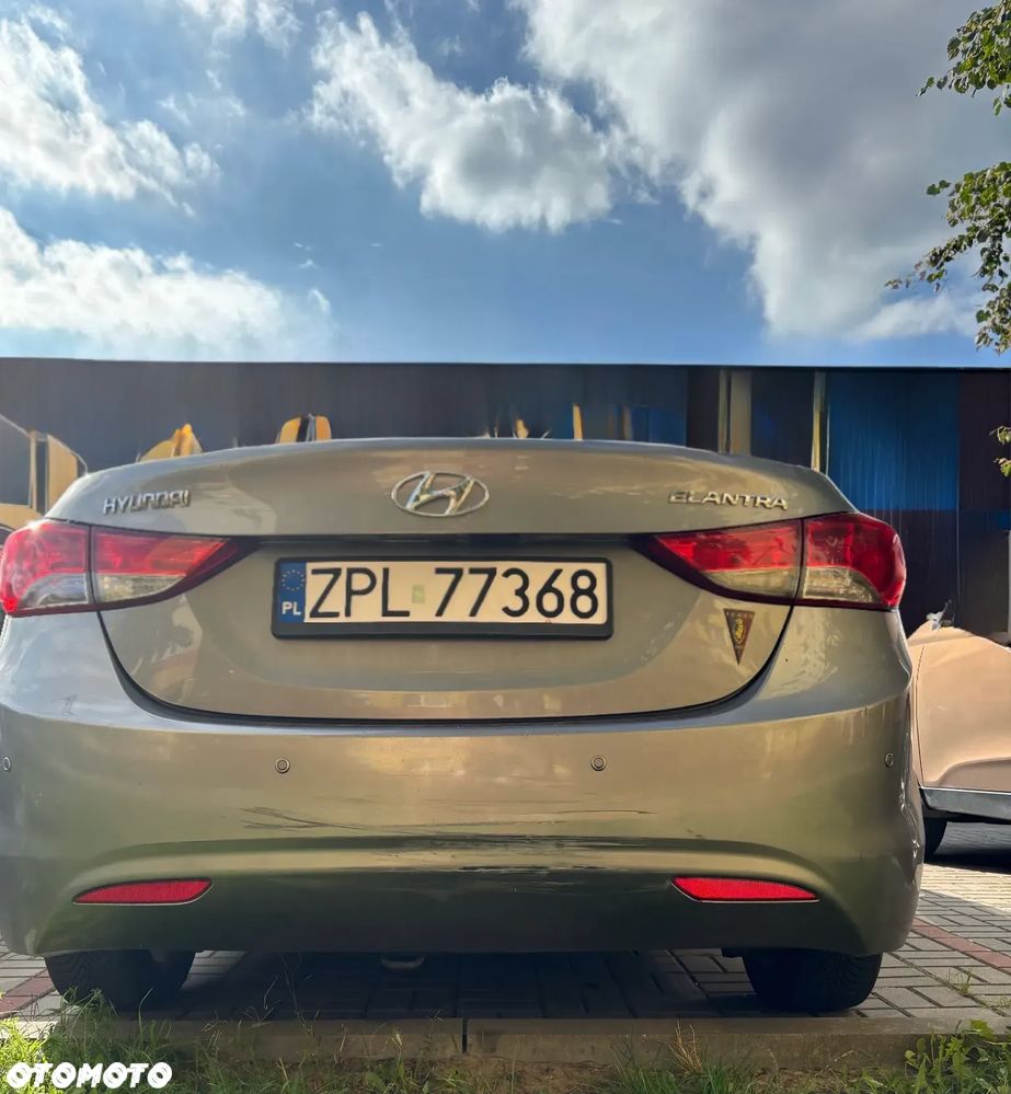 Hyundai Elantra 1.6 Classic + - 8