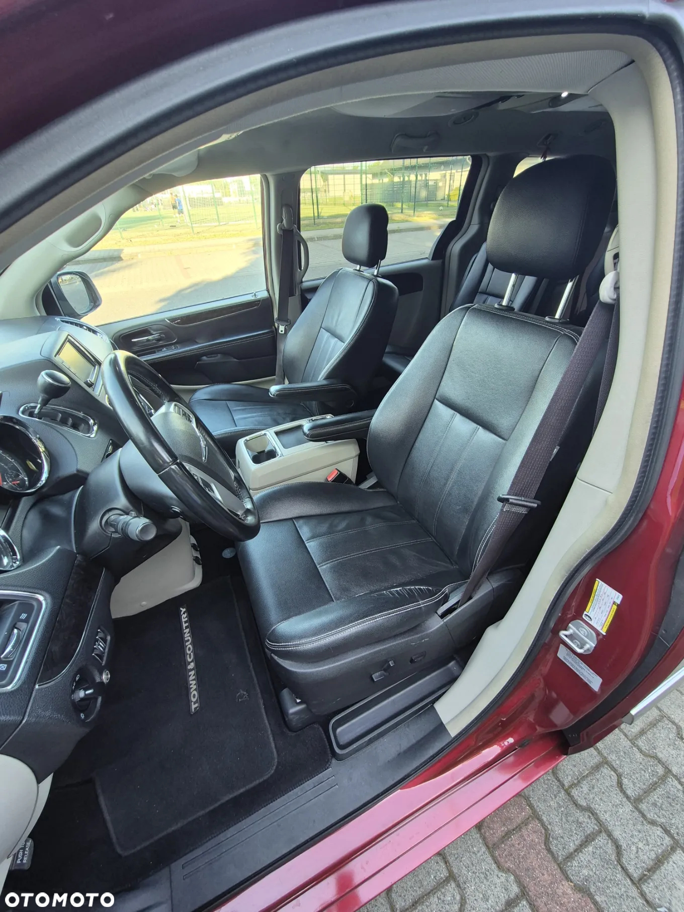 Chrysler Town & Country - 15