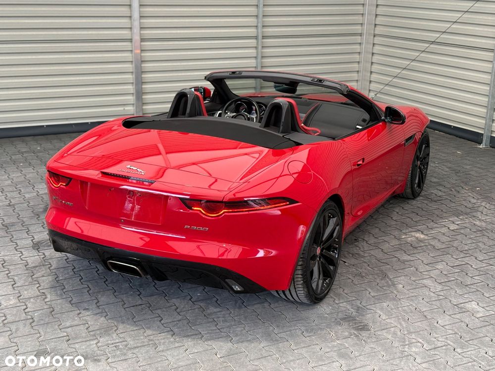 Jaguar F-Type P300 - 4