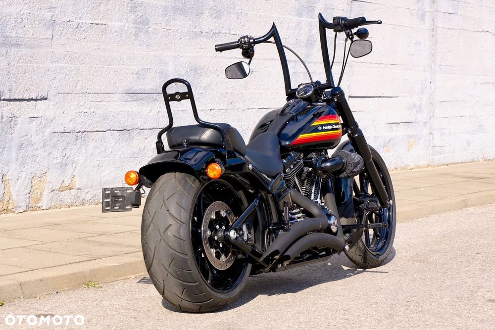 Harley-Davidson Softail Breakout - 19