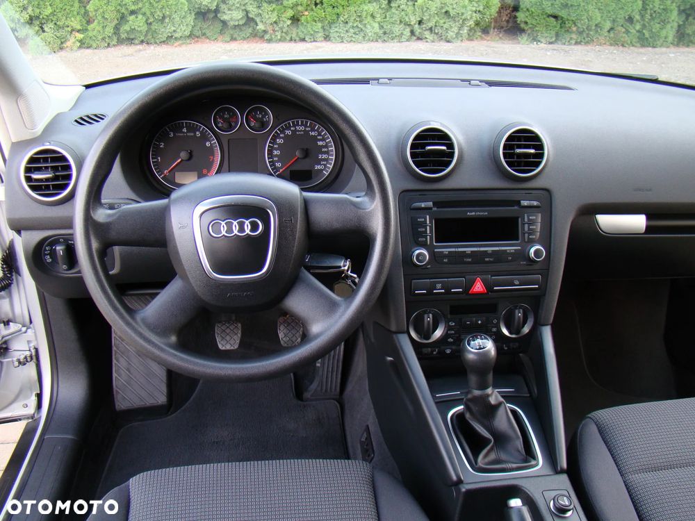 Audi A3 Sportback 1.6 Attraction - 23