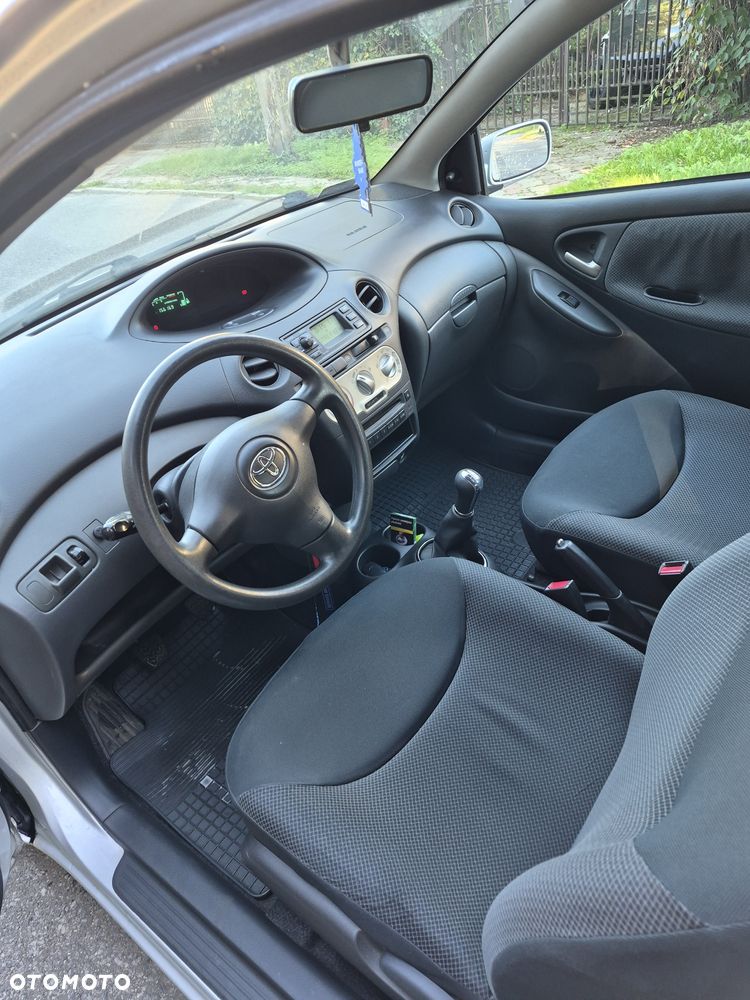Toyota Yaris - 7