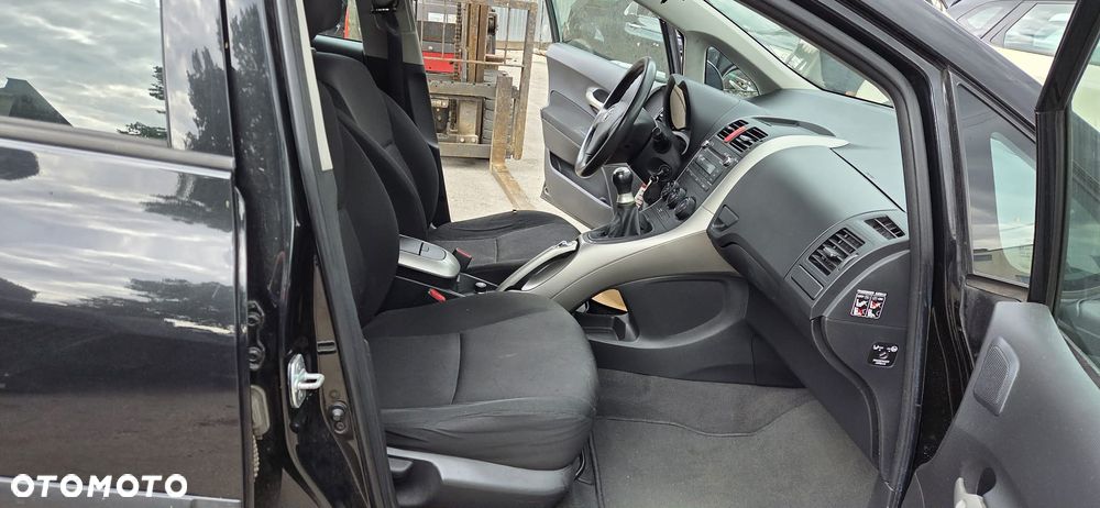 TOYOTA AURIS fotel prawy przód - 1