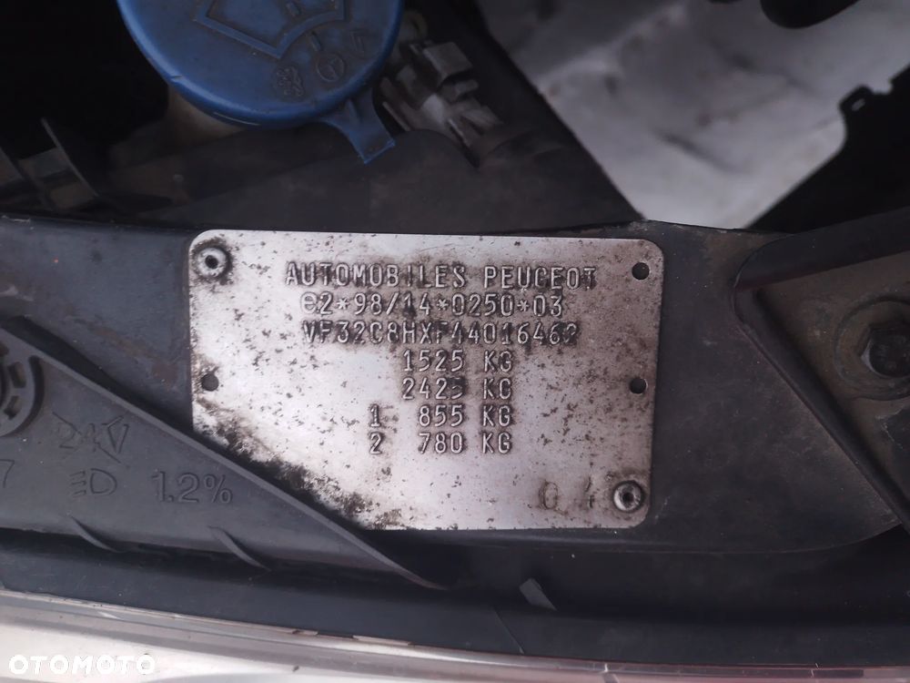 PEUGEOT 206  1.4 HDi 70 (DV4TD)- LAMPA TYŁ PRAWA LEWA - 28