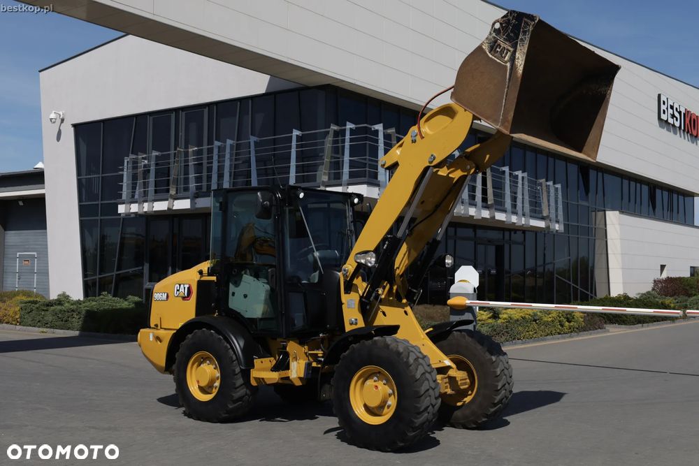 Caterpillar CAT 906M - 15