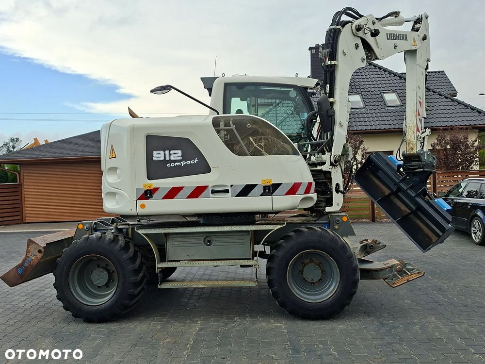 Liebherr A912 Compact - 12