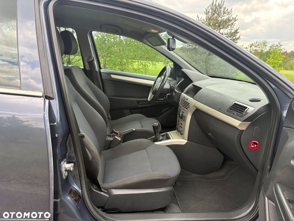 Opel Astra 1.6 Color Edition - 32
