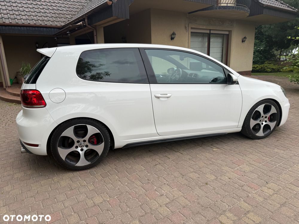 Volkswagen Golf 2.0 GTI adidas - 14