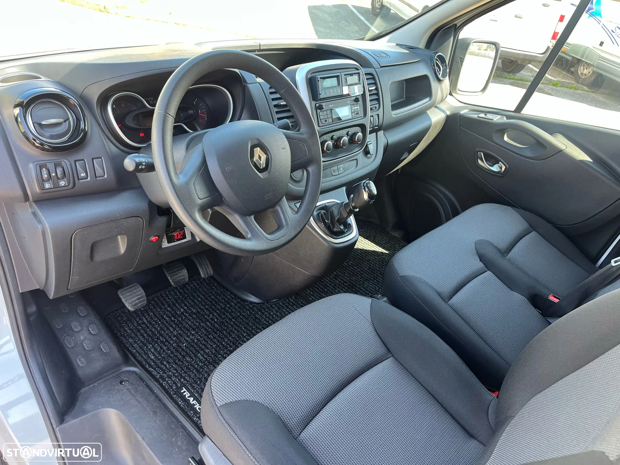 Renault TRAFIC 2.0 dCI 120cv - IVA DEDUTÍVEL - SISTEMA FRIO BALTRINA - 22