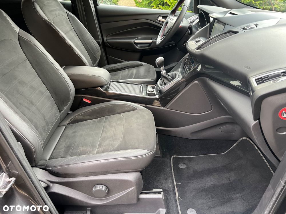 Ford Kuga 1.5 TDCi 2x4 ST-Line - 31