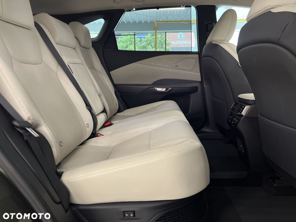 Lexus RX 450h+ Omotenashi - 12