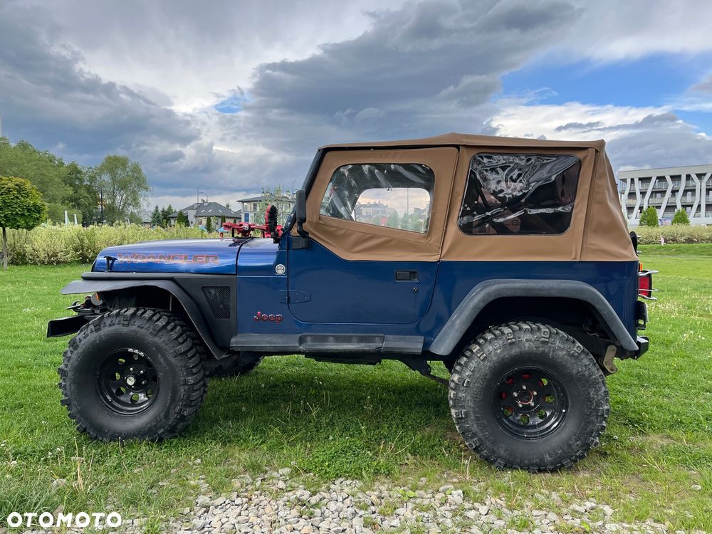 Jeep Wrangler - 12