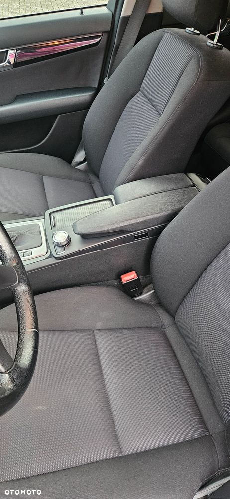 Mercedes-Benz Klasa C 180 CGI Automatik BlueEFFICIENCY - 29