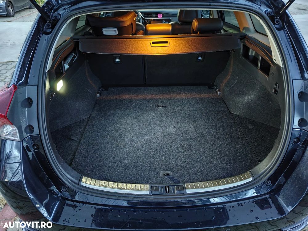 Toyota Auris 1.8 L VVT-i Luna - 9