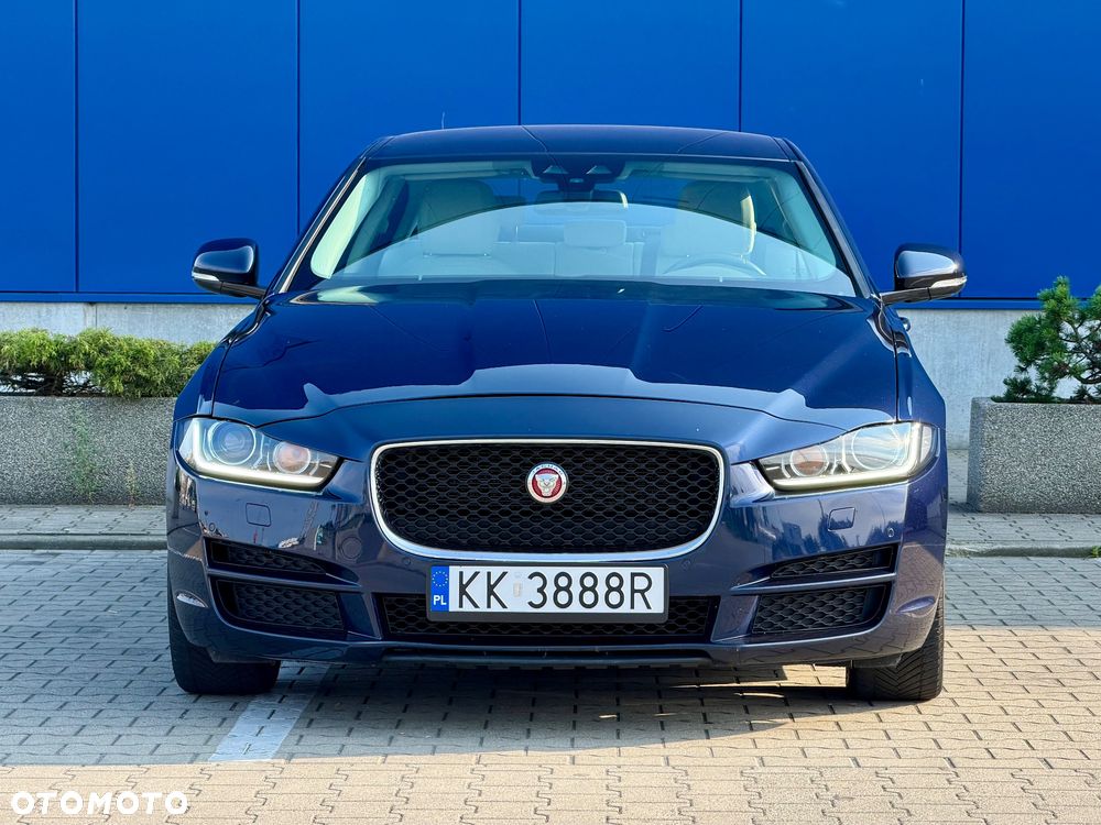 Jaguar XE 20d Prestige - 3