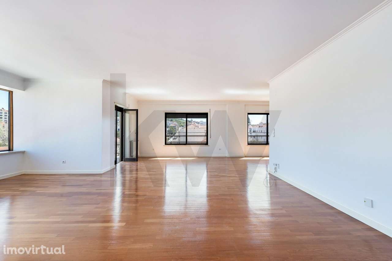 ESPAÇOSO T5 COM DUAS ALAS E ACESSO PRIVADO POR ELEVADOR NO CENTRO DE T - Grande imagem: 2/36